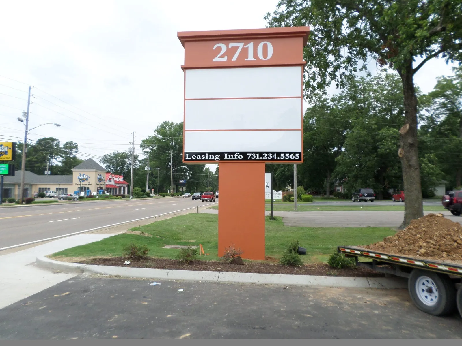 Leasing Info sign Pylon